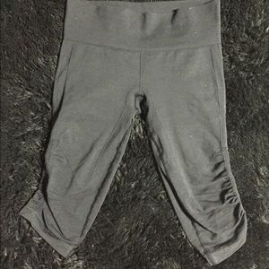Lululemon black cropped leggings
